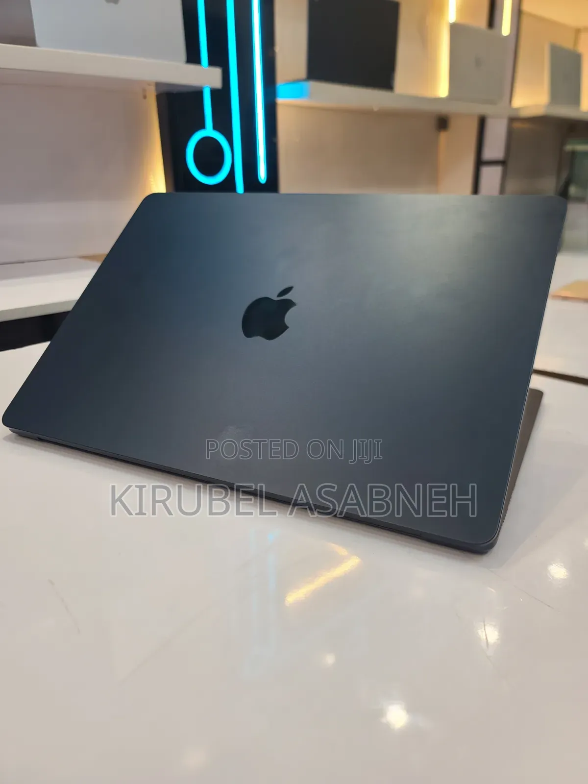 New Laptop Apple MacBook Air 2024 M3 8GB Apple M3 SSD 256GB