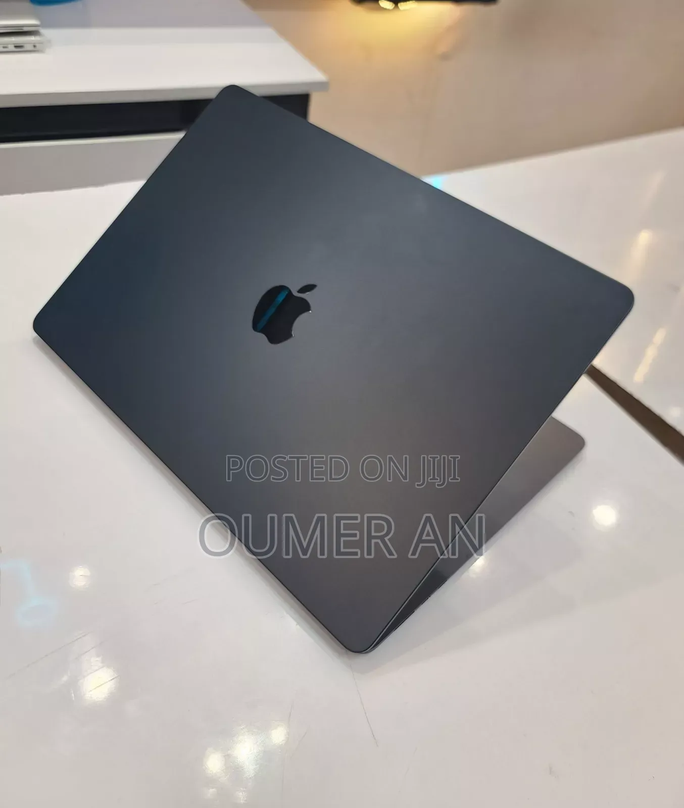 New Laptop Apple MacBook Air 2024 M3 16GB Apple M3 SSD 512GB