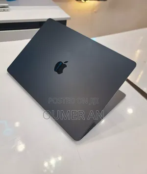 New Laptop Apple MacBook Air 2024 M3 16GB Apple M3 SSD 512GB