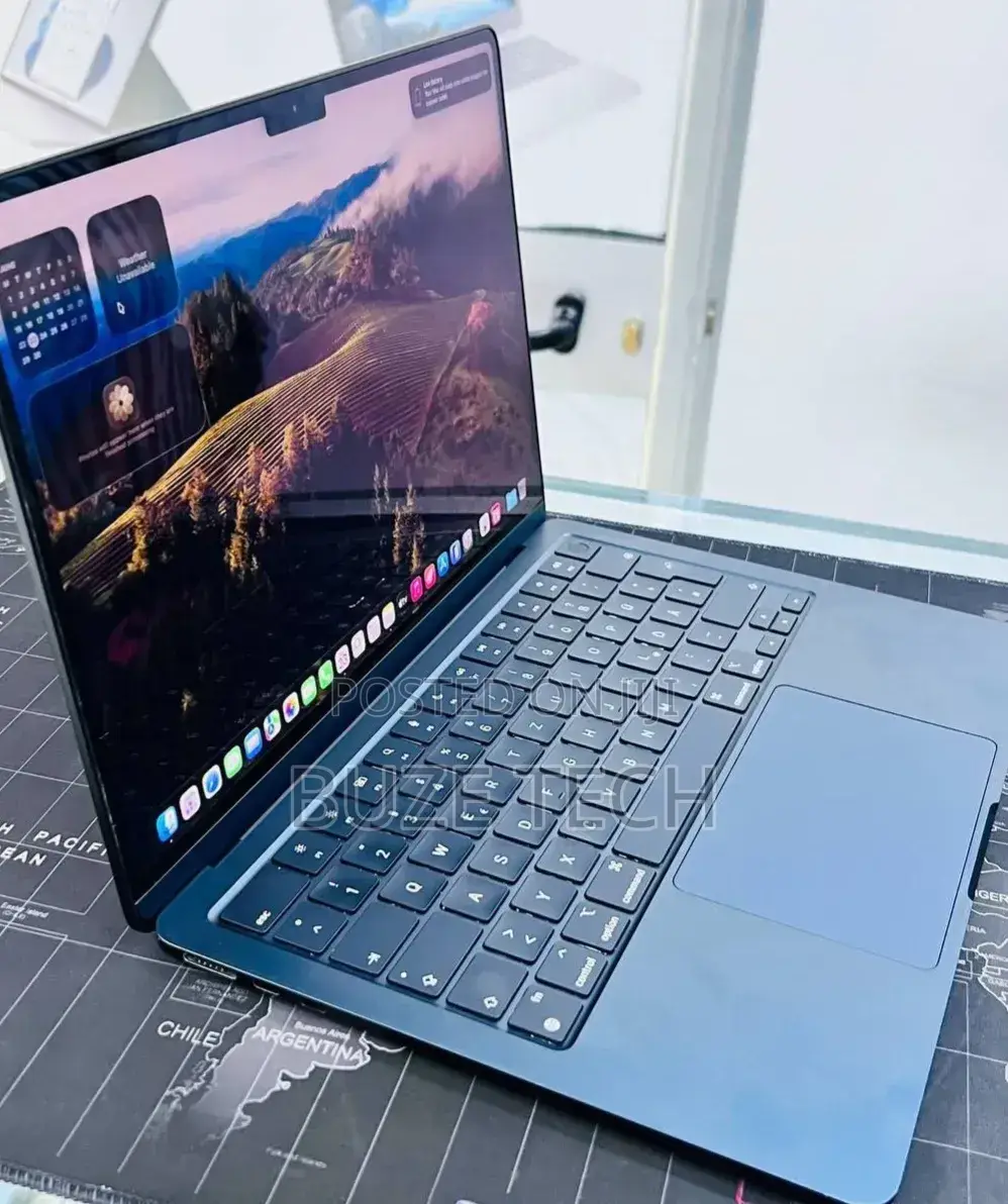 New Laptop Apple MacBook Air 2022 M2 16GB Apple M2 SSD 512GB