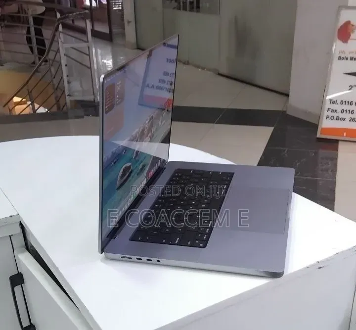 New Laptop Apple MacBook Pro 2021 M1 32GB SSD 1T