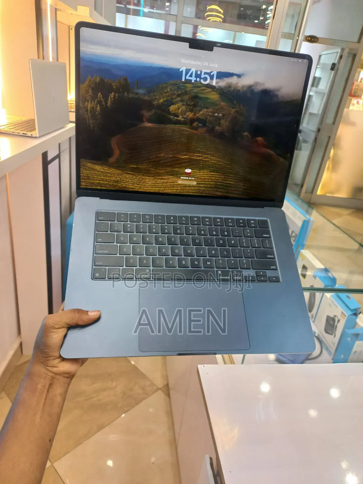 New Laptop Apple MacBook Air 2024 M3 8GB Apple M3 SSD 256GB