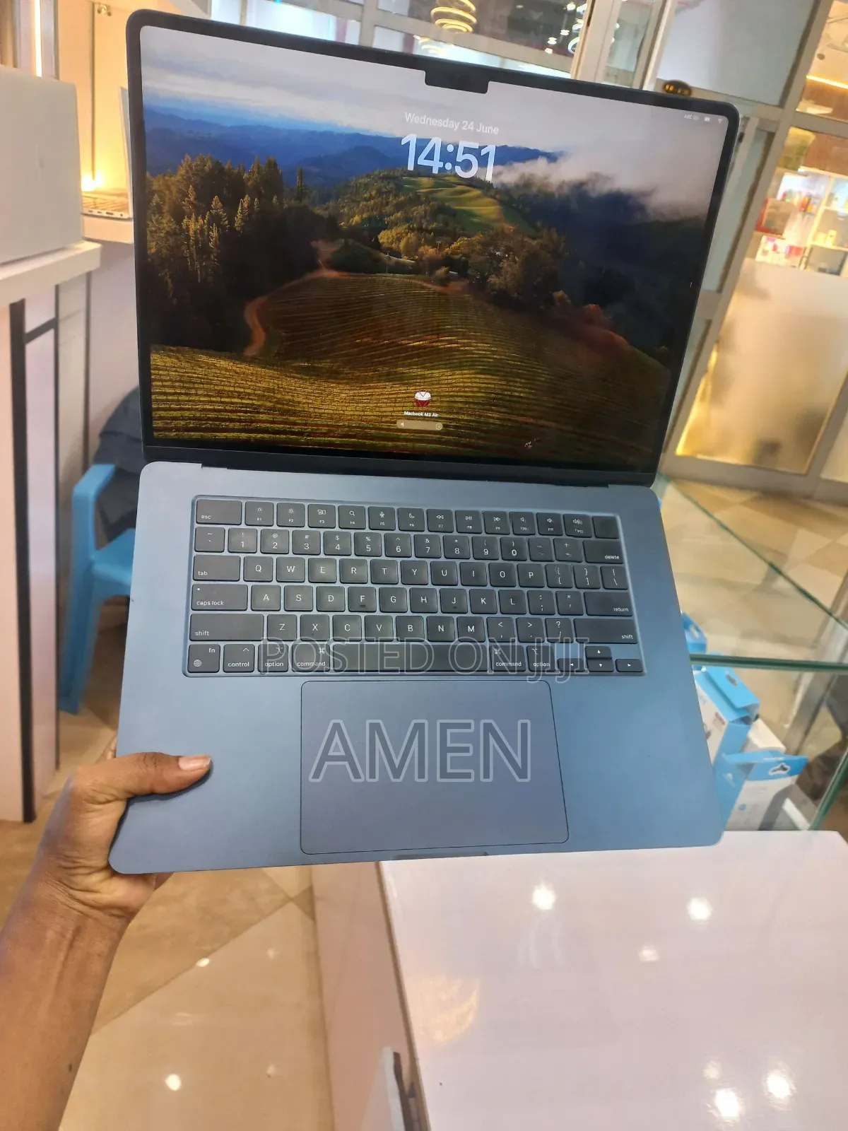 New Laptop Apple MacBook Air 2024 M3 8GB Apple M3 SSD 256GB