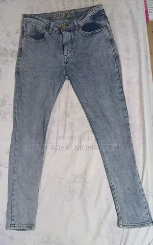 Jeans ለአንድ ወር ተጠቀምኩበት፤ የቆየ ፤ ለአንድ ወር ተጠቀምኩበት፤ ነው