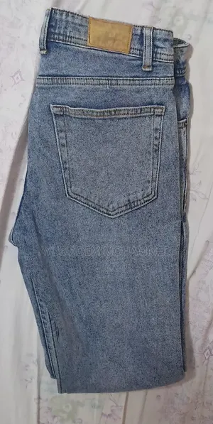 Jeans ለአንድ ወር ተጠቀምኩበት፤ የቆየ ፤ ለአንድ ወር ተጠቀምኩበት፤ ነው