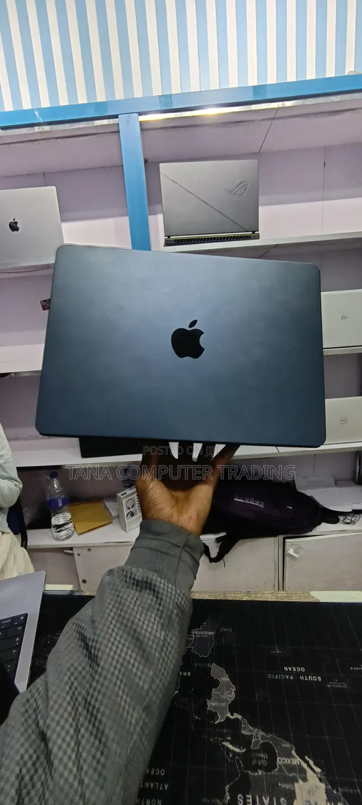 New Laptop Apple MacBook Air 2022 M2 16GB Apple M2 SSD 512GB