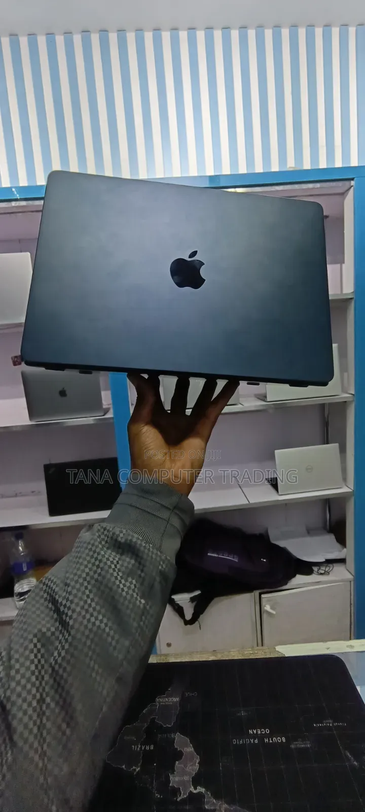 New Laptop Apple MacBook Air 2022 M2 16GB Apple M2 SSD 512GB