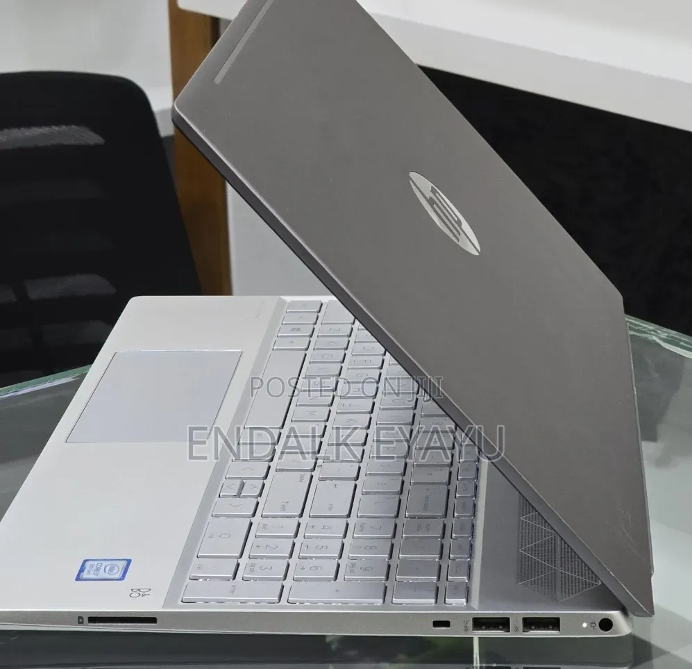 New Laptop HP Pavilion 15 8GB Intel Core i7 SSD 256GB