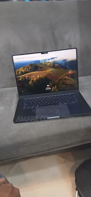 New Laptop Apple MacBook Air 2024 M3 8GB Apple M3 SSD 256GB