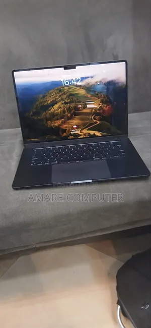 New Laptop Apple MacBook Air 2024 M3 8GB Apple M3 SSD 256GB