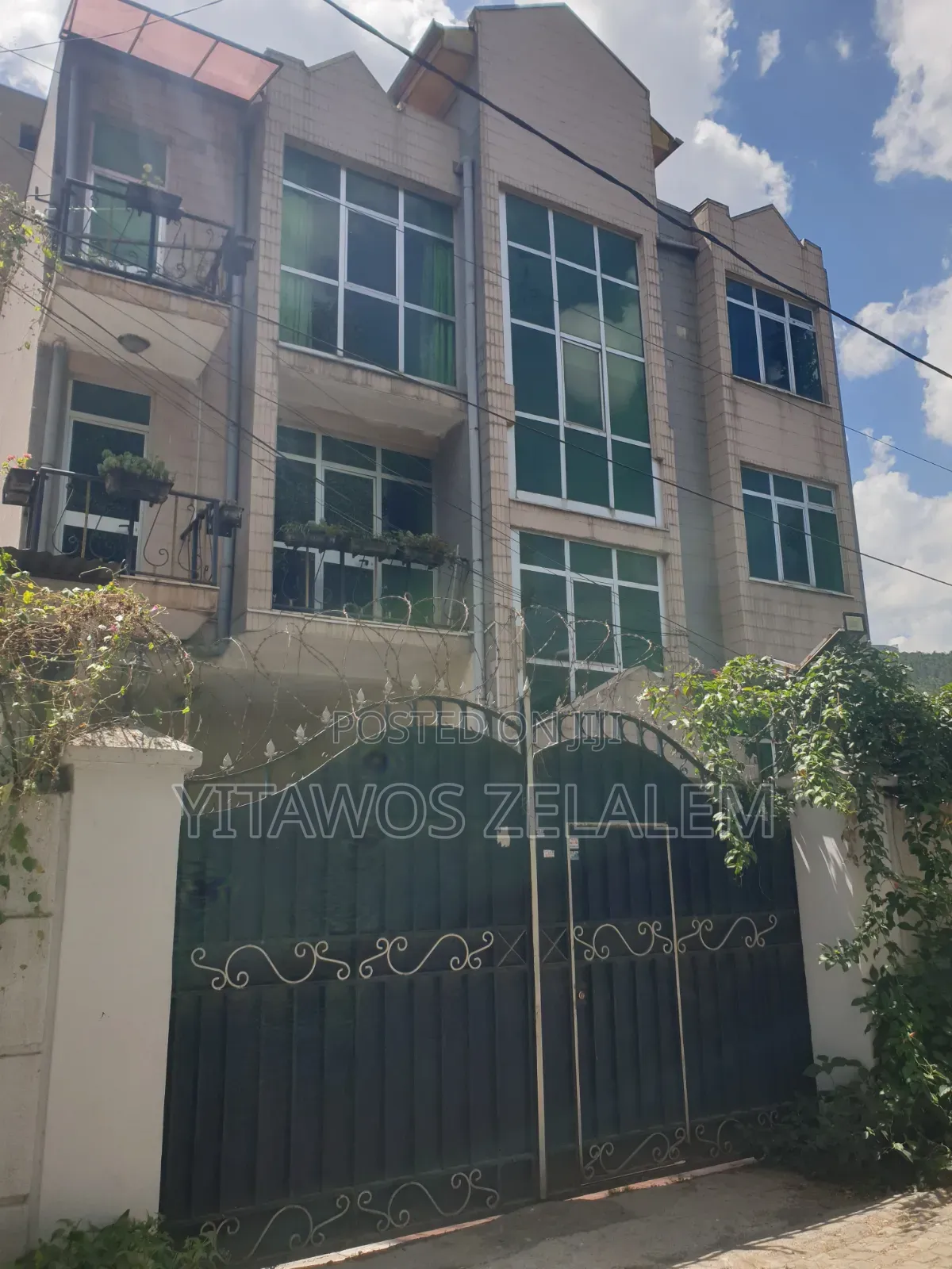 5bdrm House in Yeka for sale