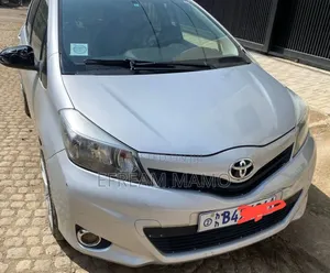 Toyota Yaris 2011 Silver