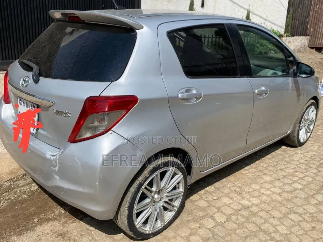 Toyota Yaris 2011 Silver