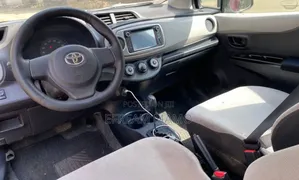 Toyota Yaris 2011 Silver