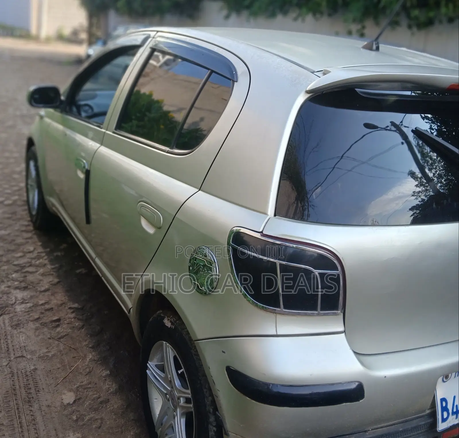 Toyota Vitz 2004 Gold