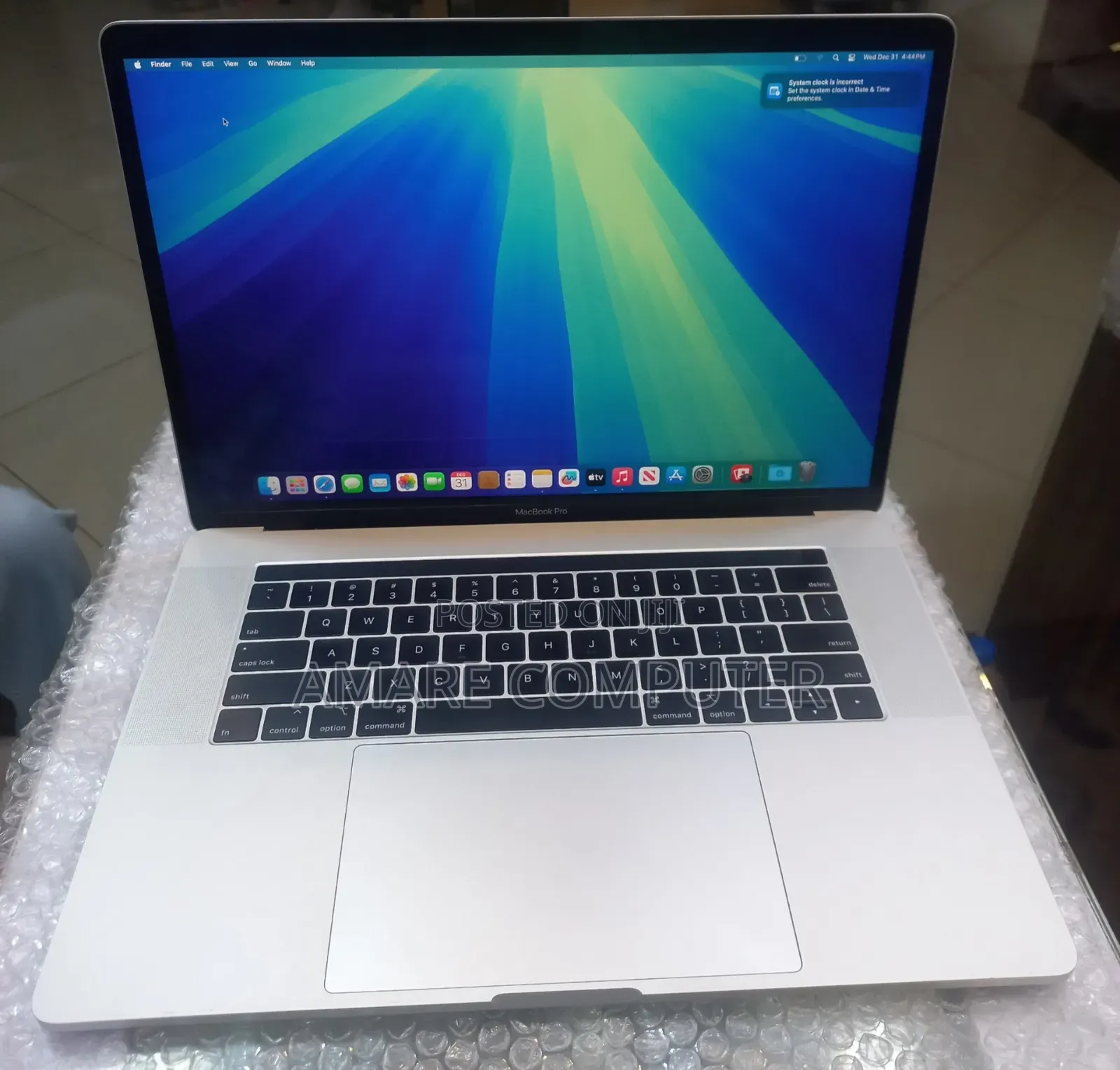 New Laptop Apple MacBook Pro 2018 16GB Intel Core i7 SSD 256GB