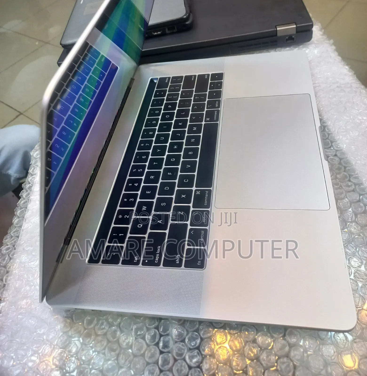 New Laptop Apple MacBook Pro 2018 16GB Intel Core i7 SSD 256GB