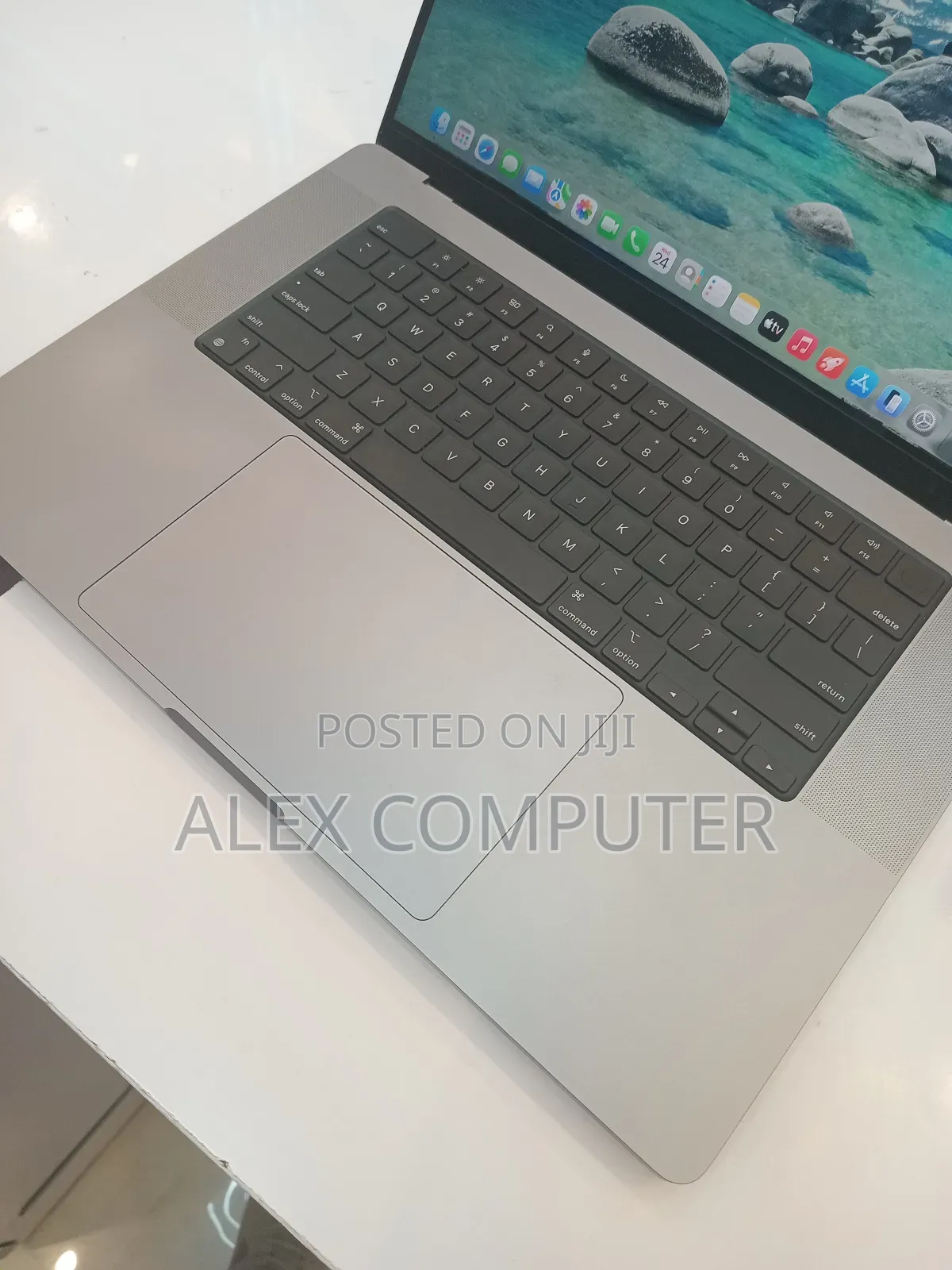 New Laptop Apple MacBook Pro 2021 M1 32GB Apple M1 Pro SSD 512GB