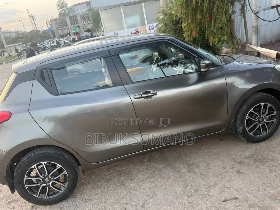 Suzuki Swift 2022 Gray