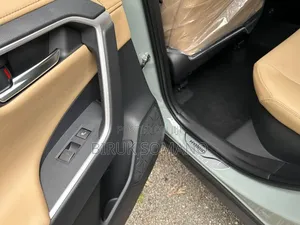 Toyota RAV4 Hybrid 2024 Green