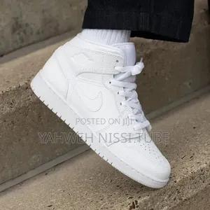 Nike Air Jordan 1 High "Triple White