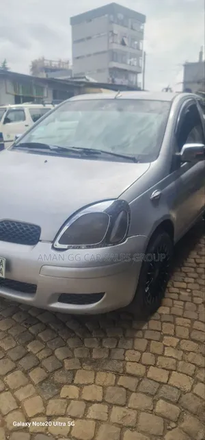 Toyota Vitz 2002 Silver