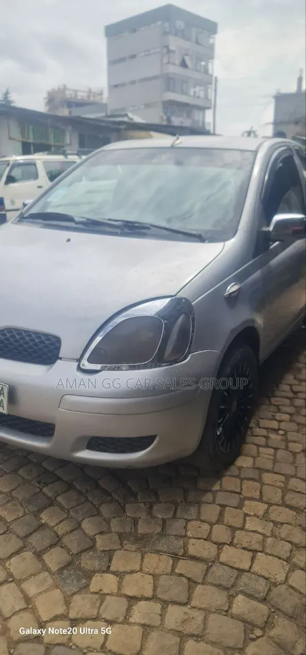 Toyota Vitz 2002 Silver
