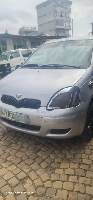 Toyota Vitz 2002 Silver