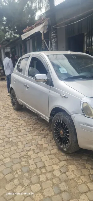 Toyota Vitz 2002 Silver