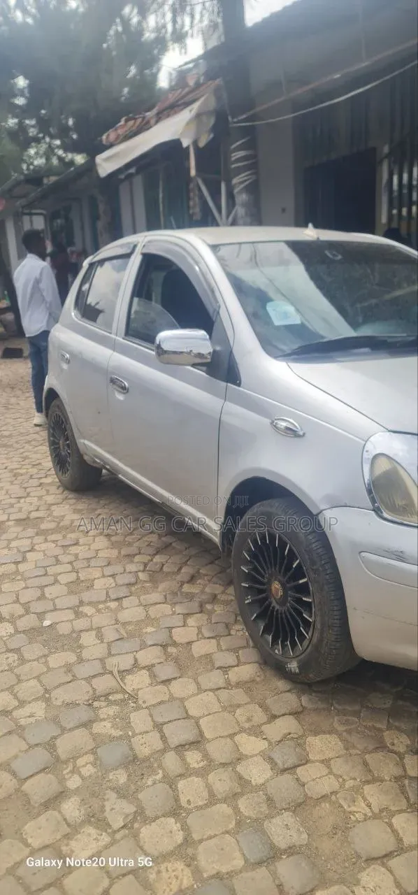 Toyota Vitz 2002 Silver