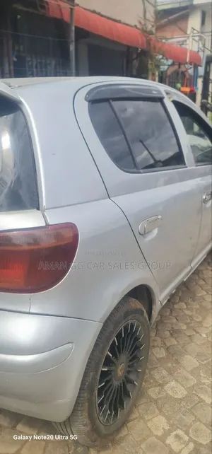 Toyota Vitz 2002 Silver