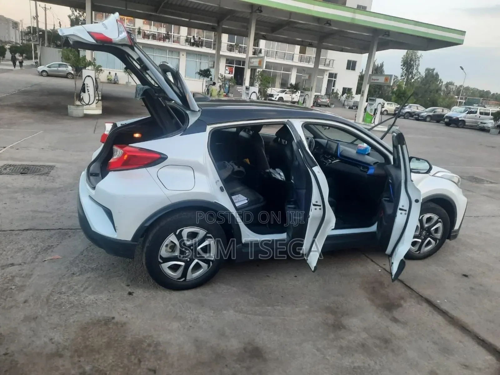 Rental Car Toyota CHR (Ev)