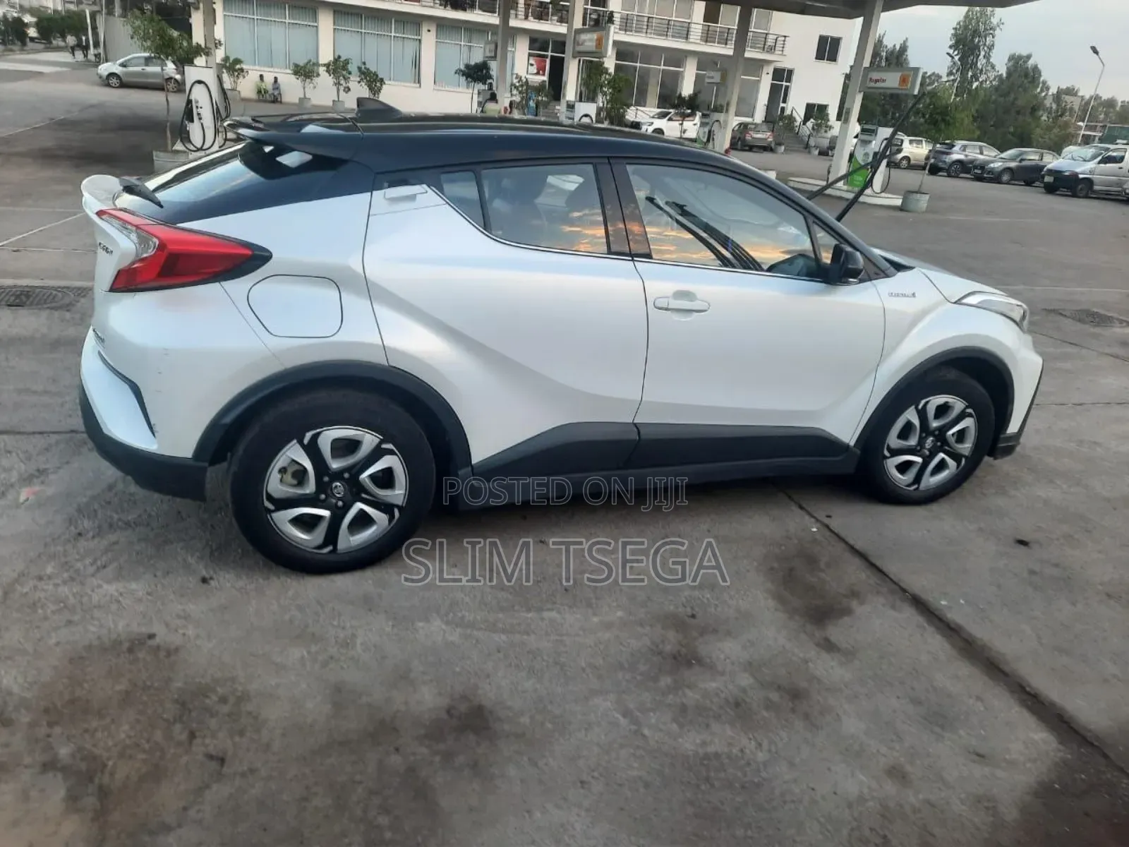 Rental Car Toyota CHR (Ev)