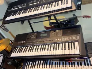Yamaha PSR E453 Keyboard Piano