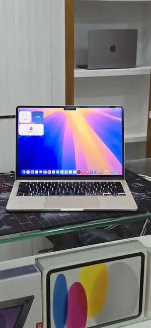 New Laptop Apple MacBook Air 2022 M2 16GB Apple M2 SSD 256GB