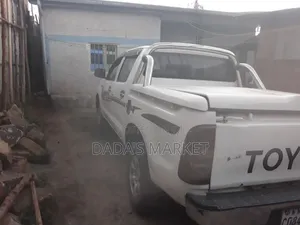 Toyota Hilux 2008 White