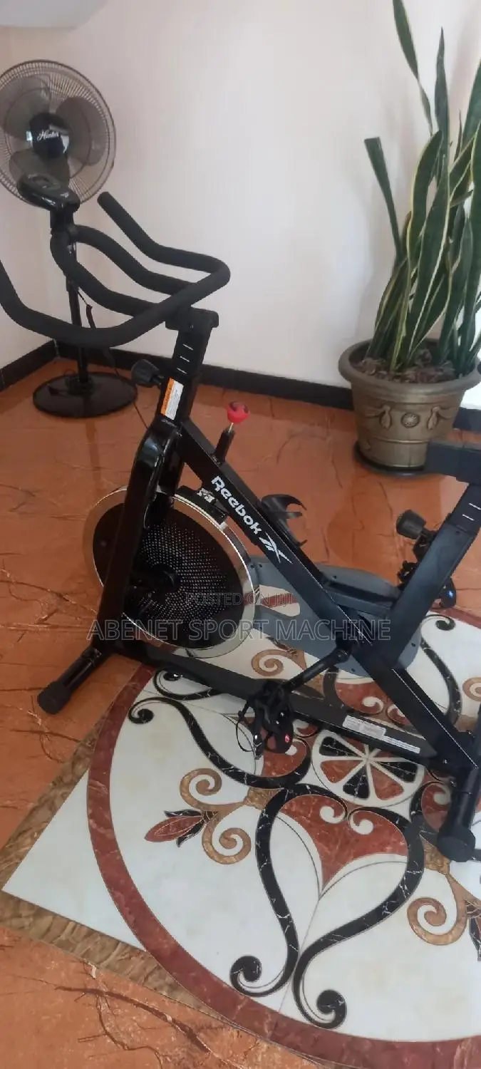 ጤንነቶን እና አቋሞን የሚጠበቁበት ዘመናዊ Reebok Sprint Exercise Bike