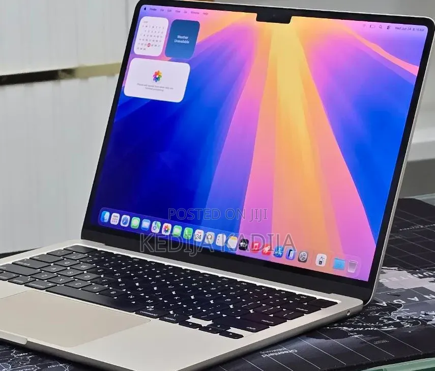 New Laptop Apple MacBook Air 2022 M2 16GB Apple M2 SSD 256GB