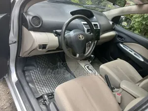 Toyota Belta 2006 Silver