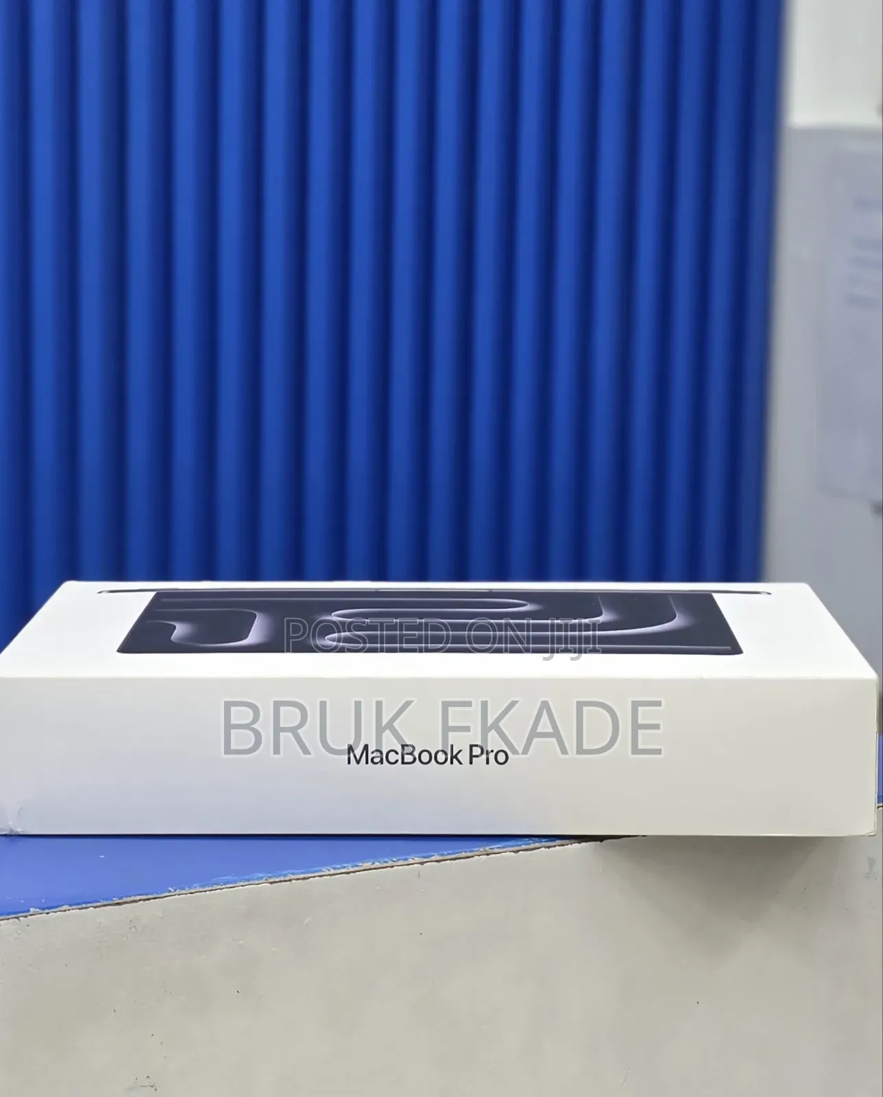 New Laptop Apple MacBook Pro 2025 M5 24GB Apple M5 Pro SSD 1T