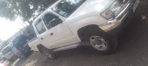 Toyota Hilux 2004 White