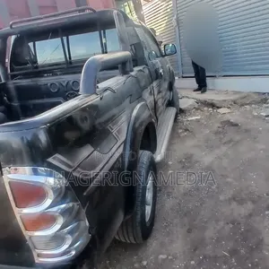 Toyota Hilux 2006 Black
