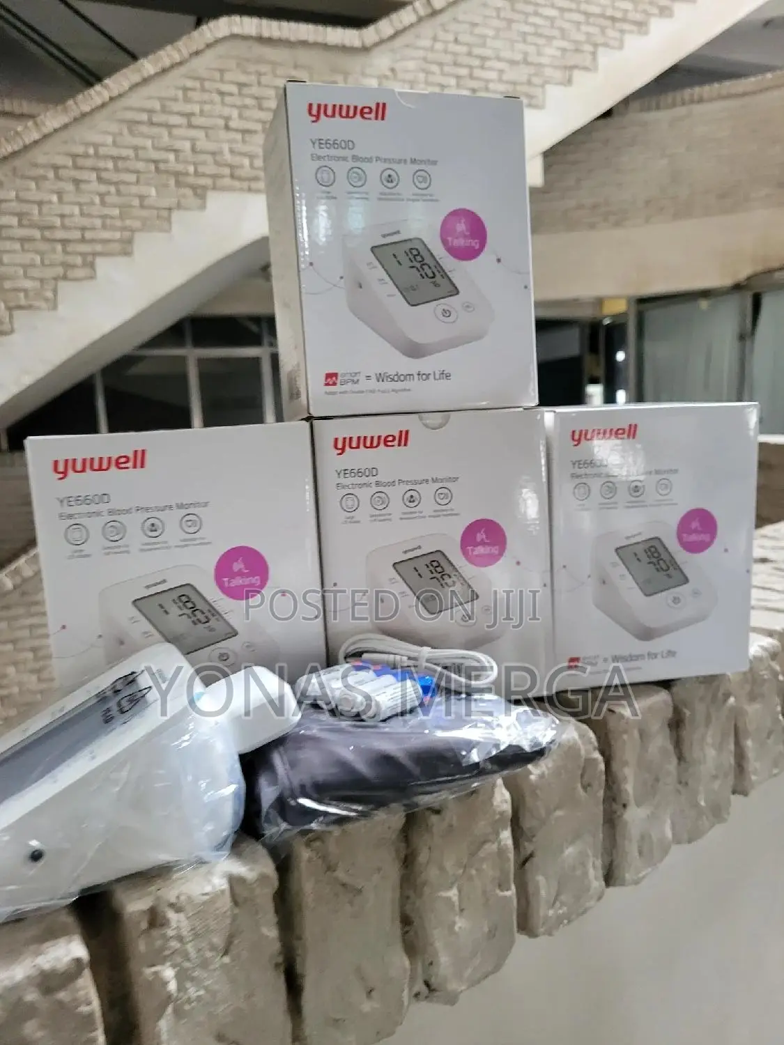 Blood Pressure Monitor胳屼 Readability, Even in Low Light Conditions