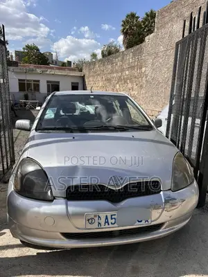 Toyota Vitz 2001 Silver