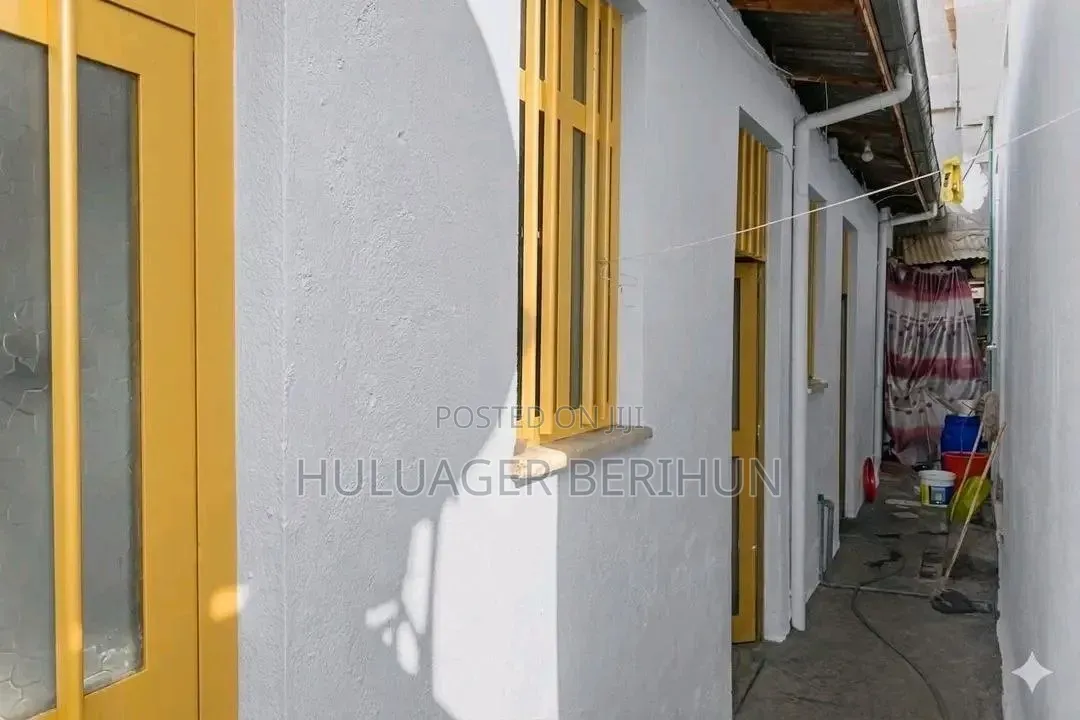 Furnished 3bdrm Villa in Bole for sale