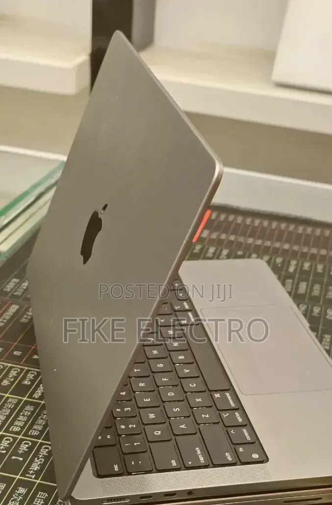 New Laptop Apple MacBook Pro 2021 M1 16GB Apple M1 Pro SSD 512GB