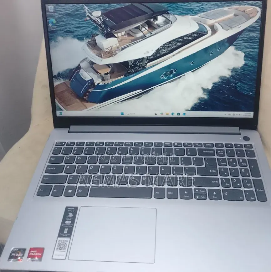 New Laptop Lenovo 8GB AMD Ryzen 7 SSD 512GB