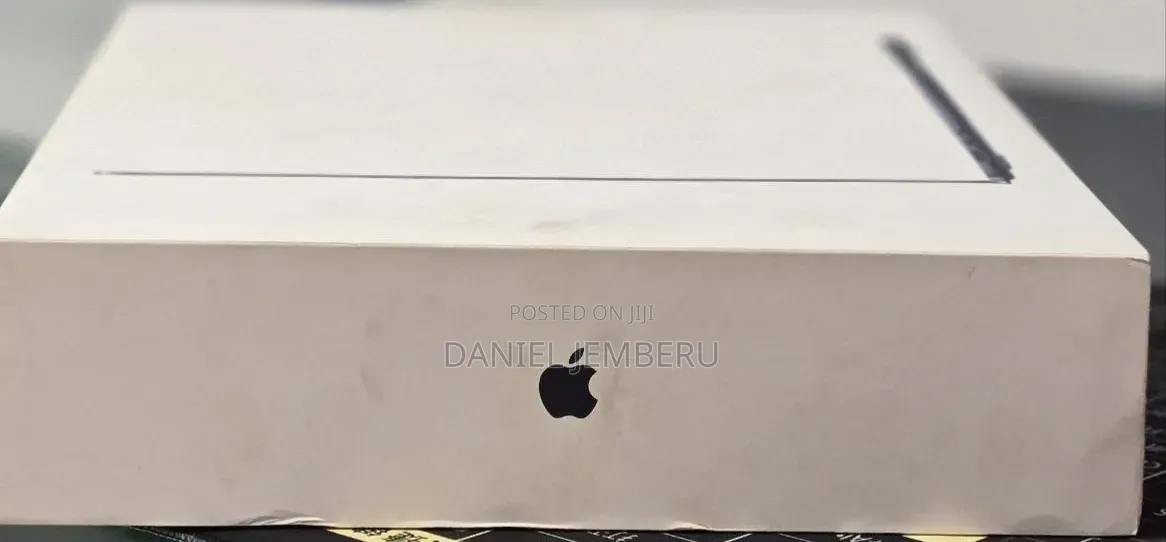 New Laptop Apple MacBook Air 16GB Apple M4 Max SSD 256GB
