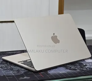 New Laptop Apple MacBook Air 2022 M2 16GB Apple M2 SSD 256GB