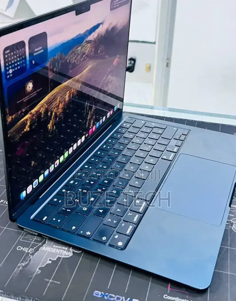 New Laptop Apple MacBook Air 2022 M2 16GB Apple M2 SSD 512GB